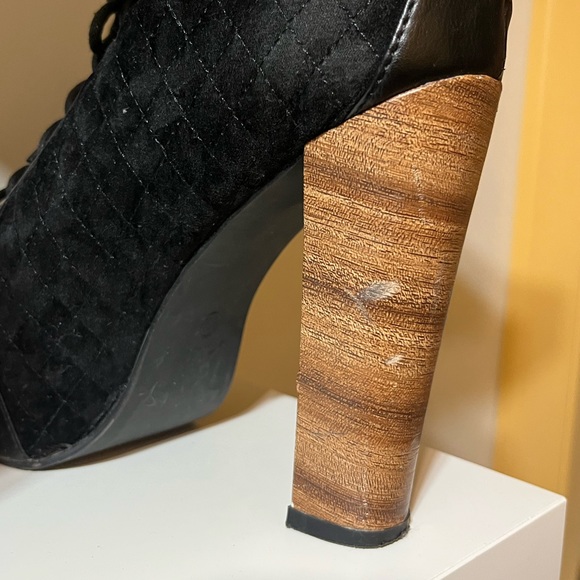 Heeled platform boots - Picture 11 of 11